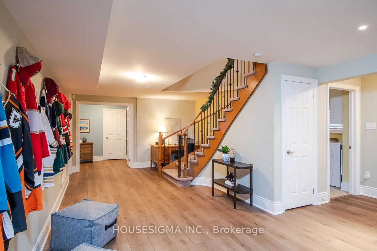 1044 Swiss Heights