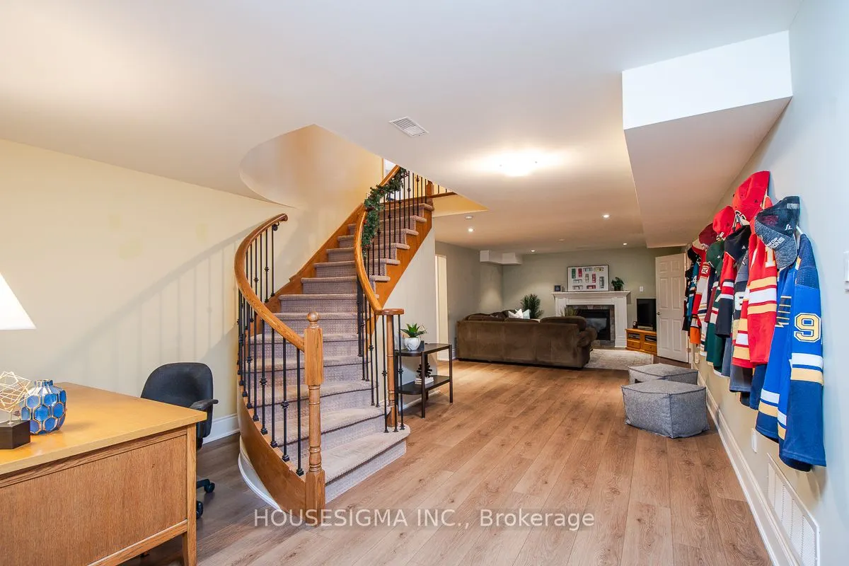 1044 Swiss Heights