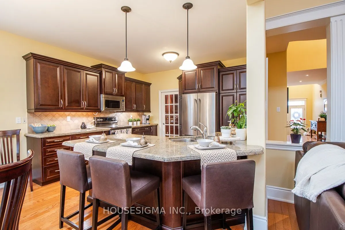 1044 Swiss Heights