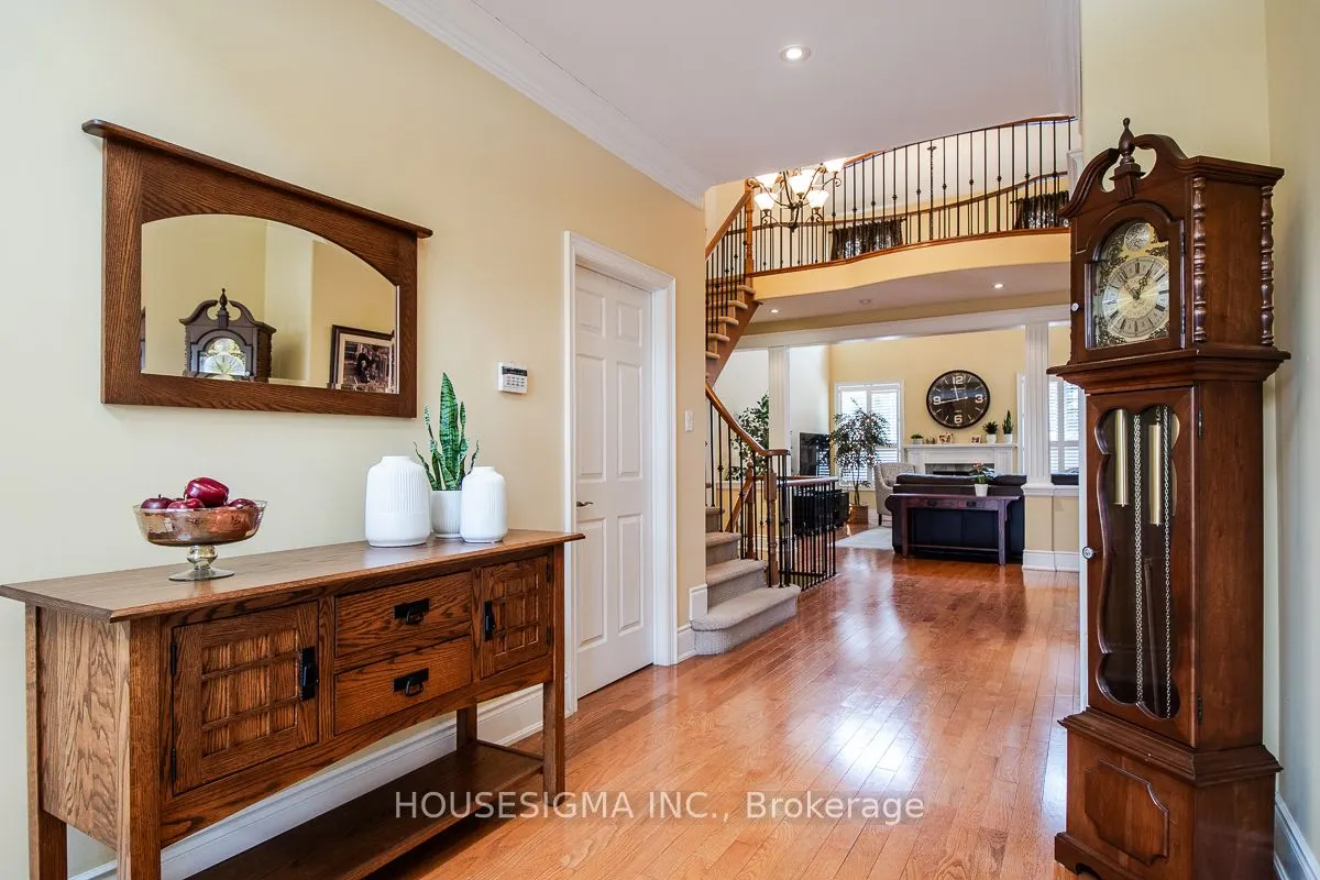 1044 Swiss Heights