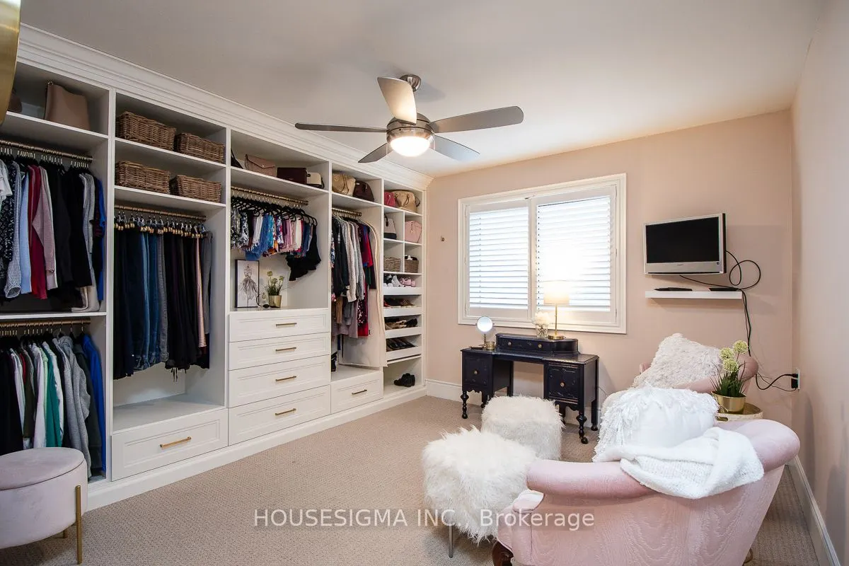1044 Swiss Heights