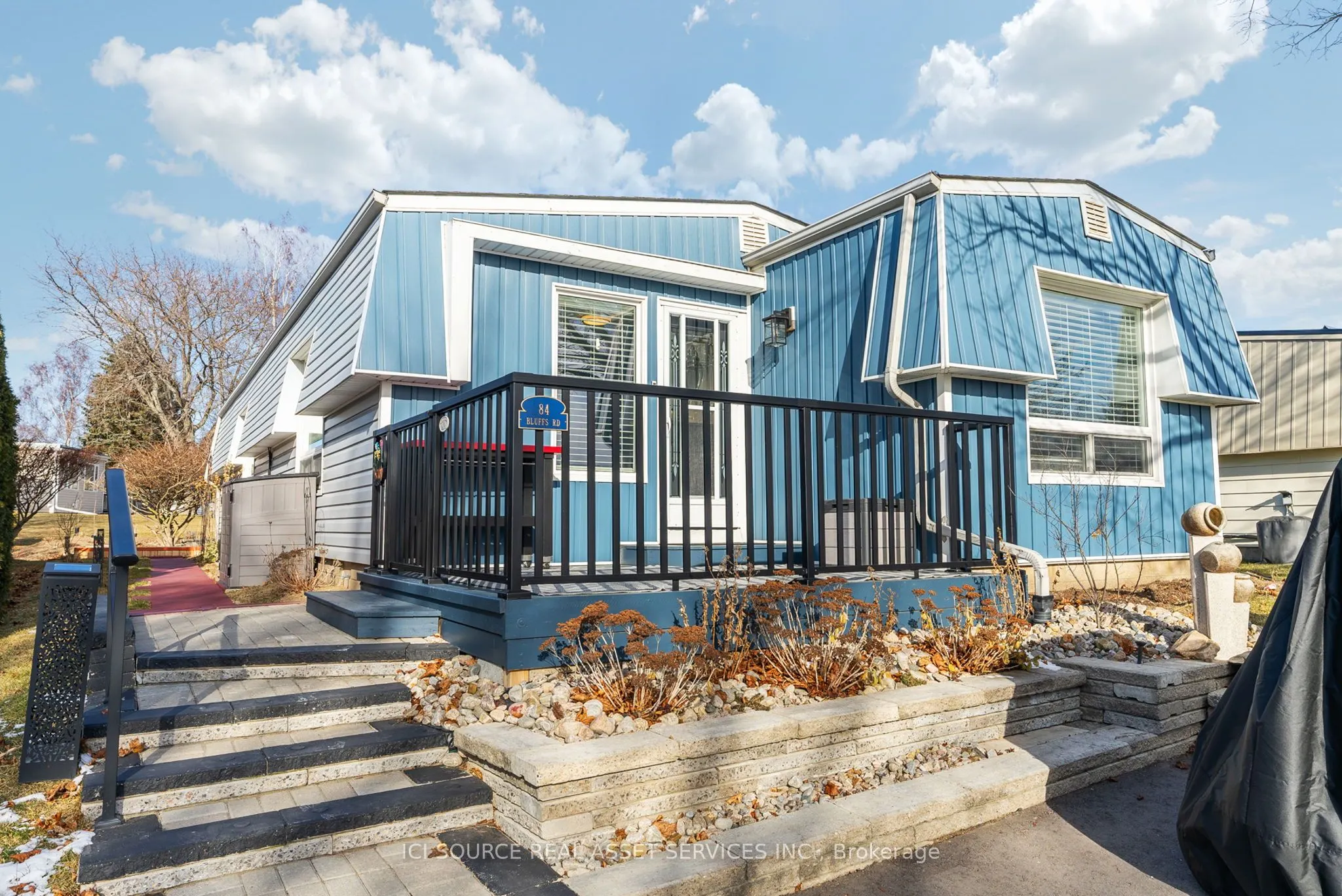84 Bluffs Road