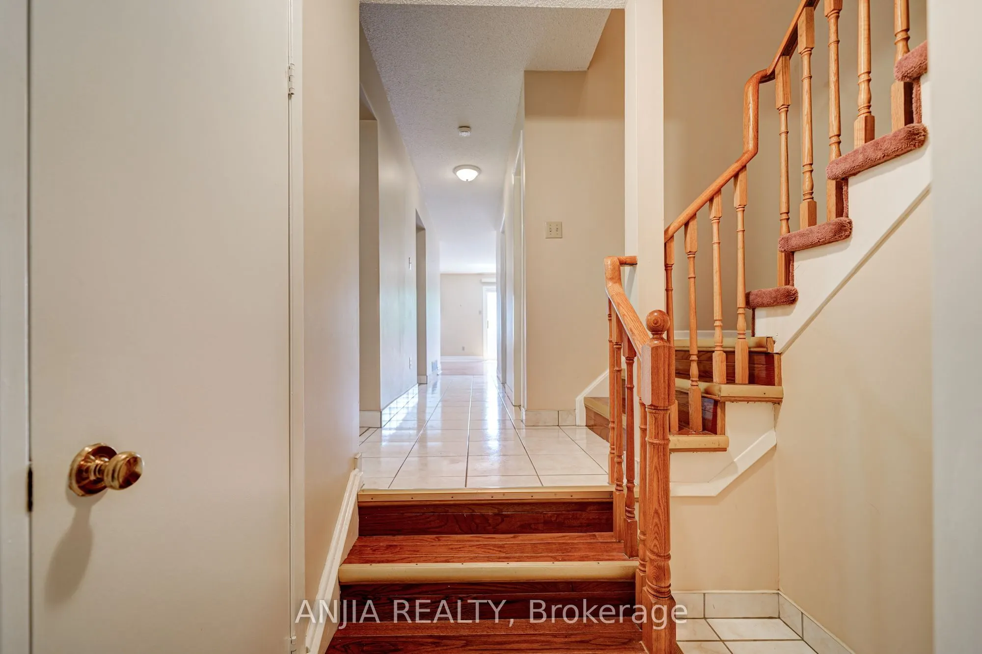 174 Roxanne Crescent