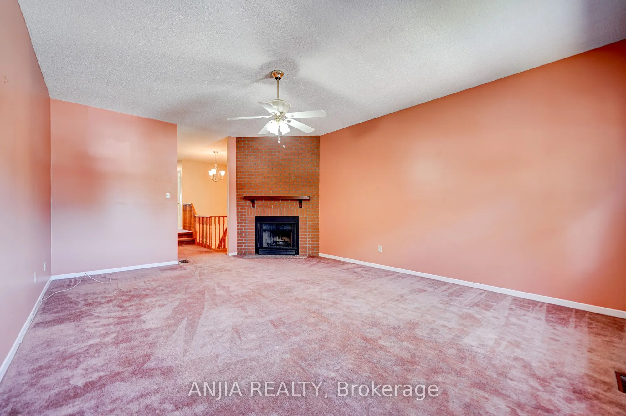 174 Roxanne Crescent