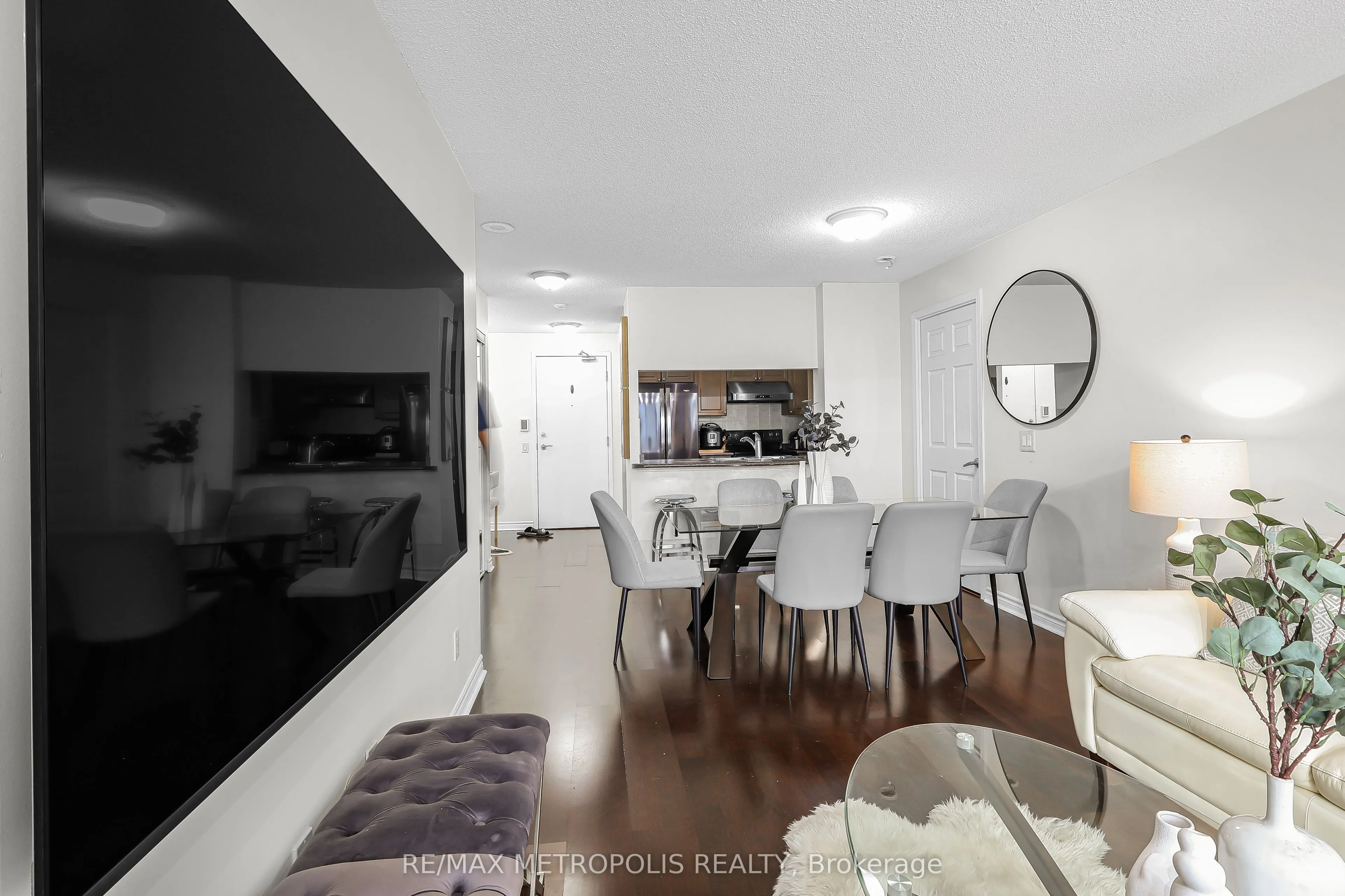 8 Mondeo Drive, #1002