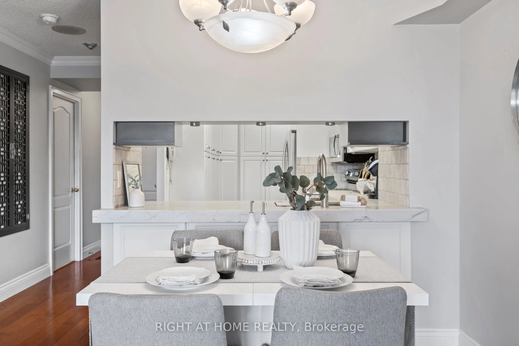 712 Rossland Road E, #415