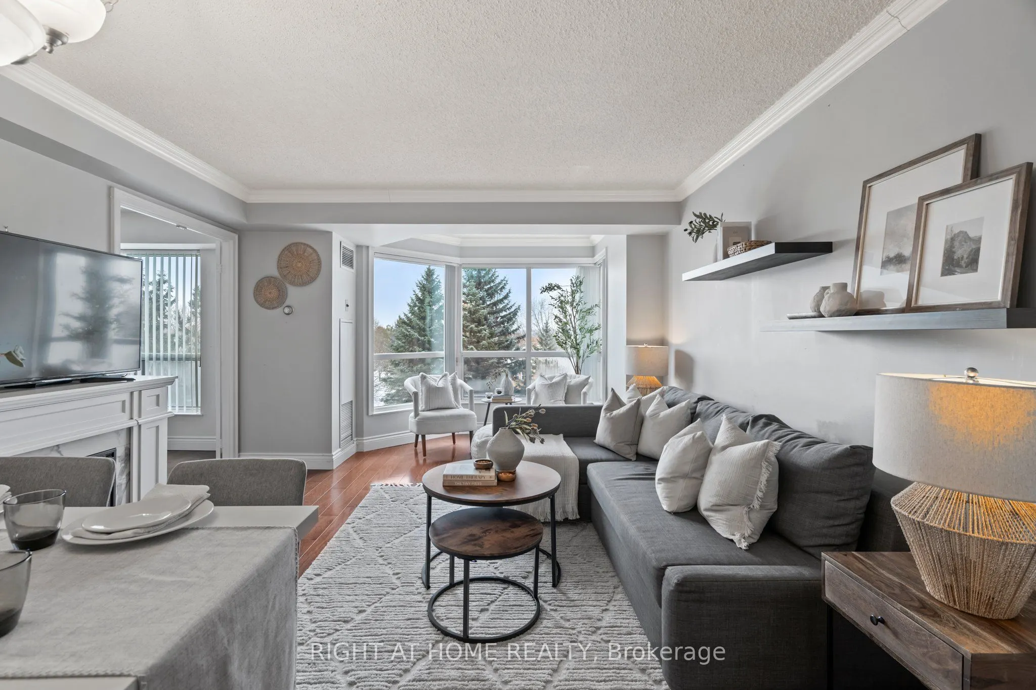 712 Rossland Road E, #415