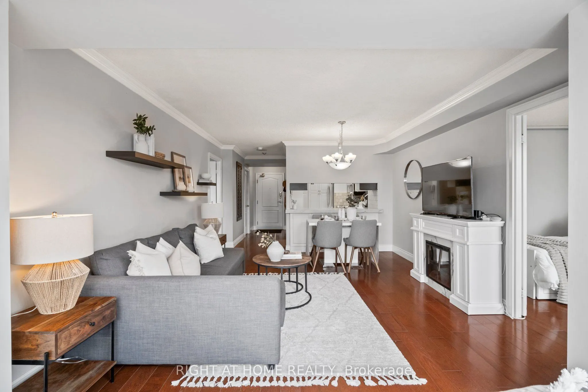 712 Rossland Road E, #415