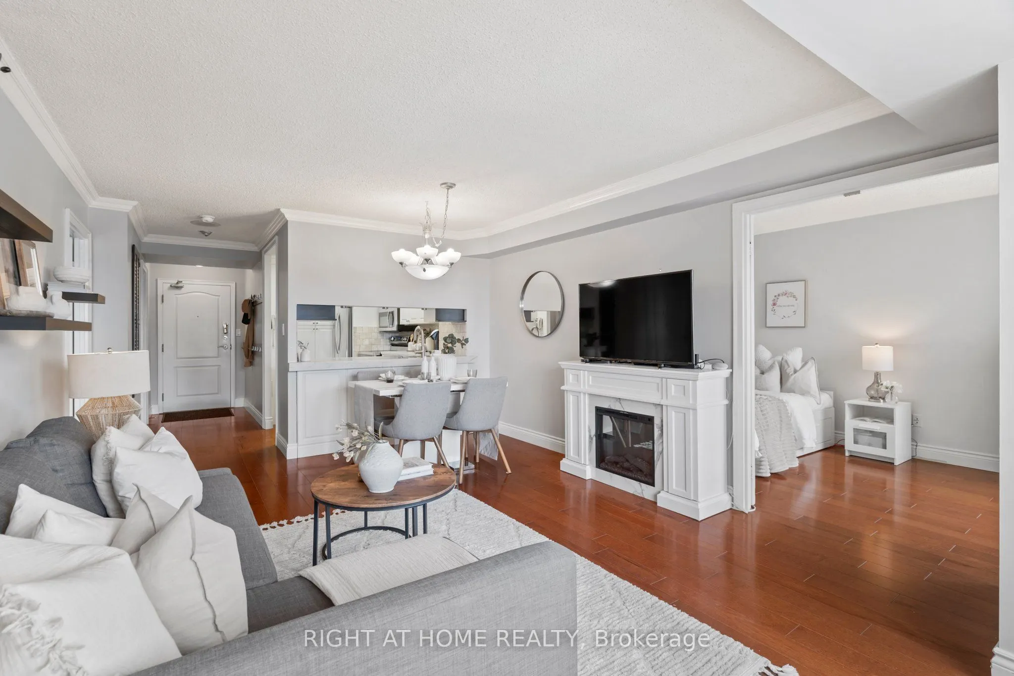 712 Rossland Road E, #415