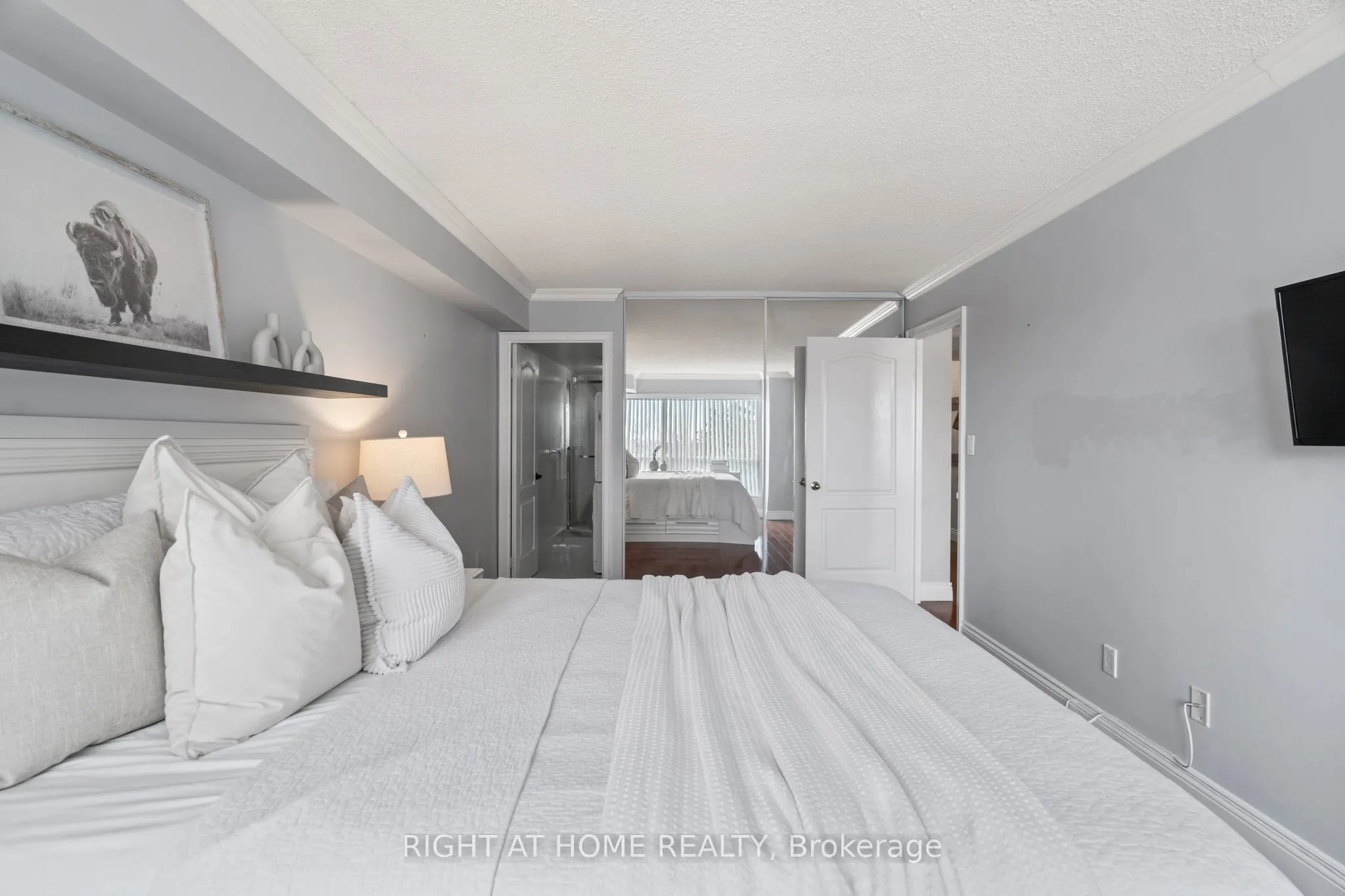 712 Rossland Road E, #415