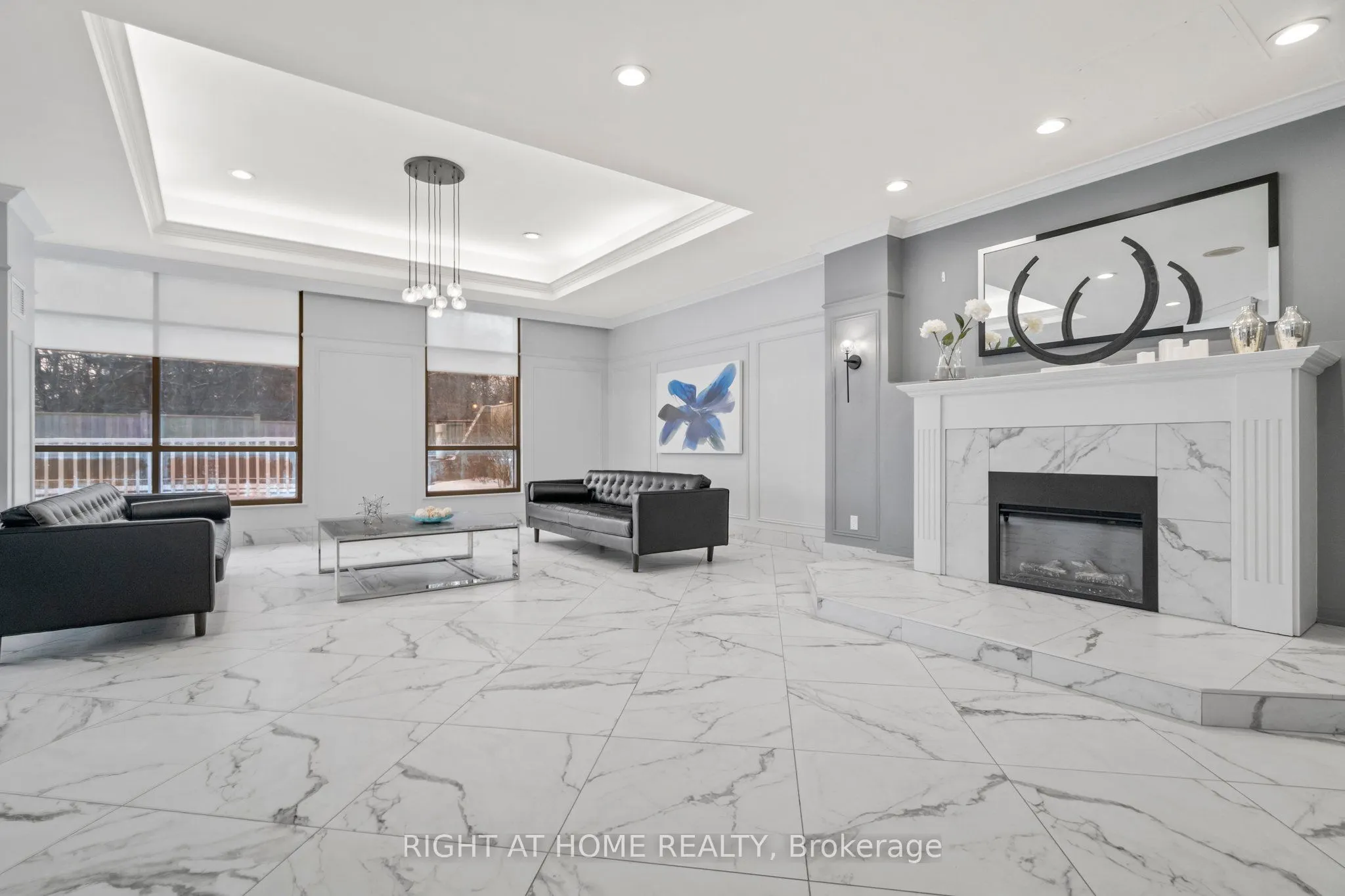 712 Rossland Road E, #415