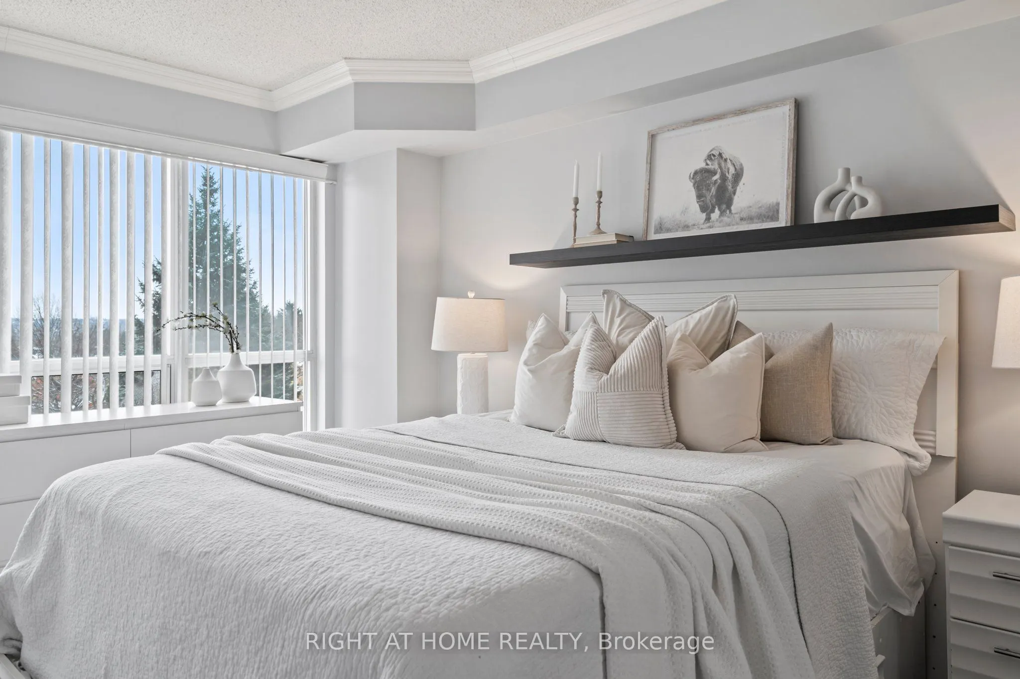 712 Rossland Road E, #415