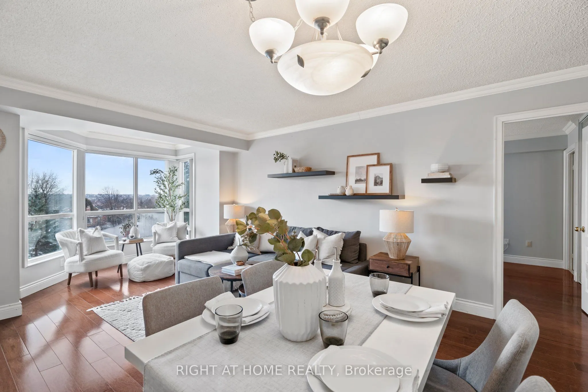 712 Rossland Road E, #415