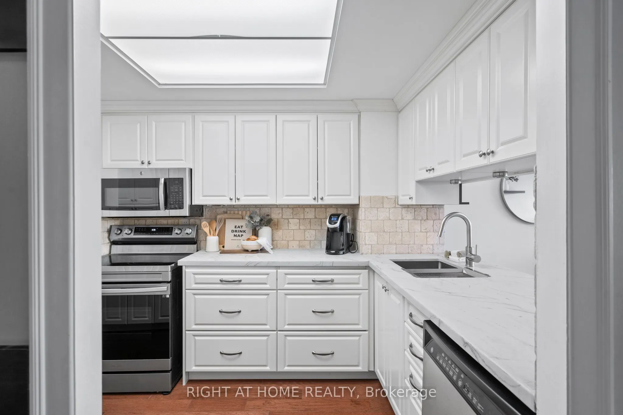 712 Rossland Road E, #415