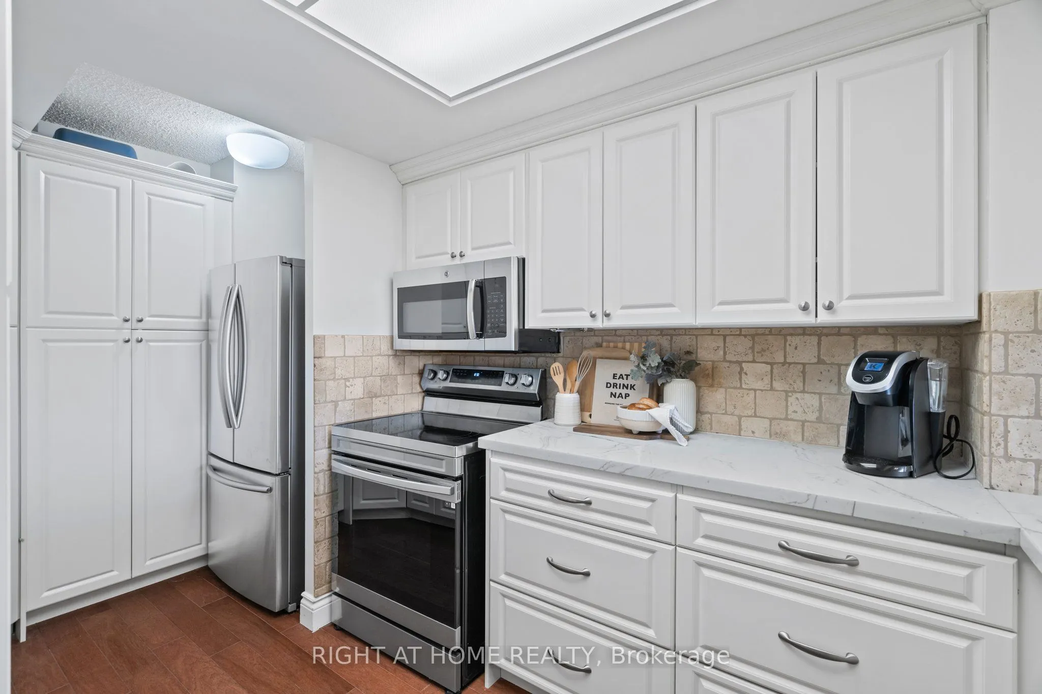 712 Rossland Road E, #415