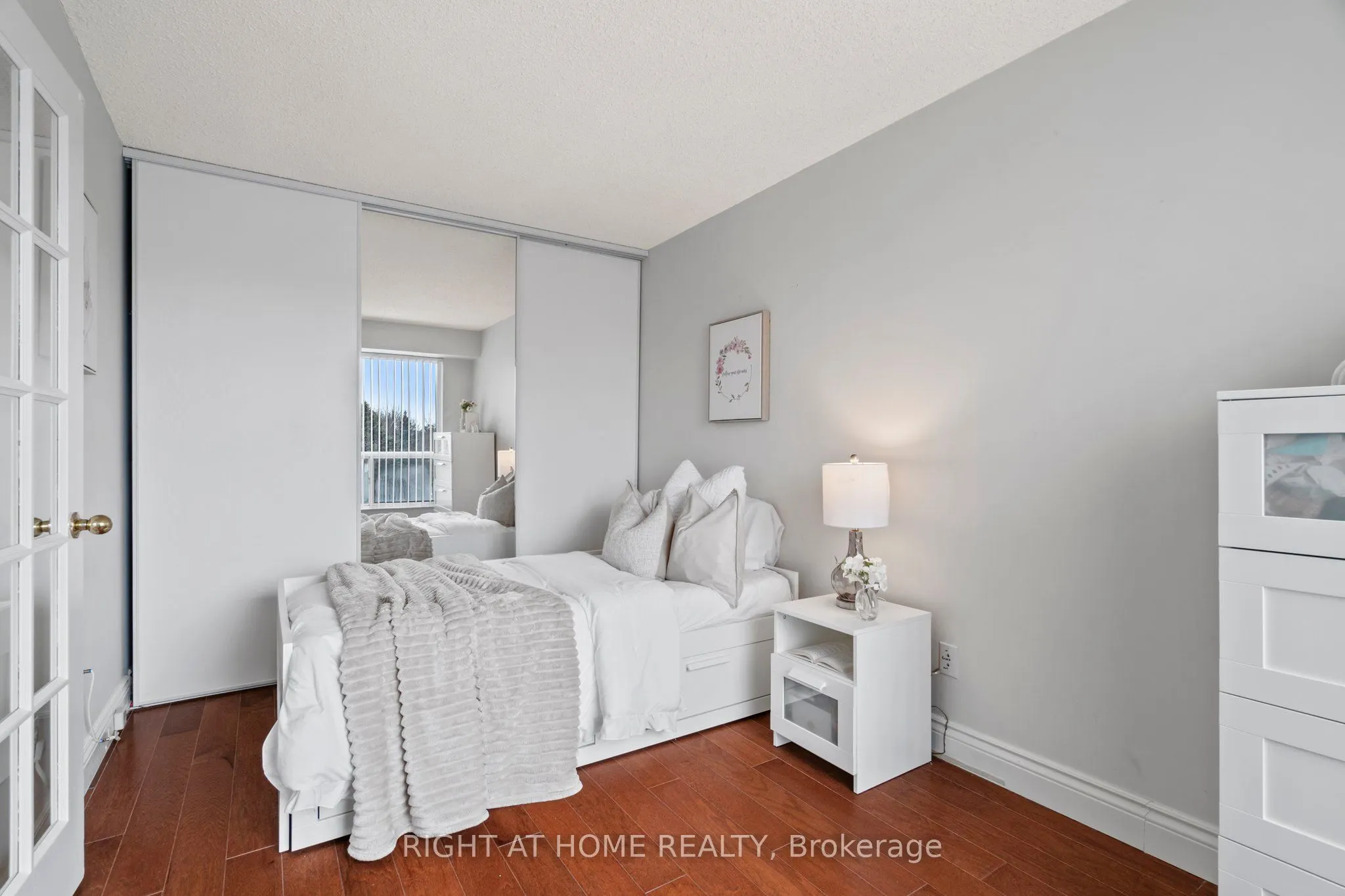 712 Rossland Road E, #415