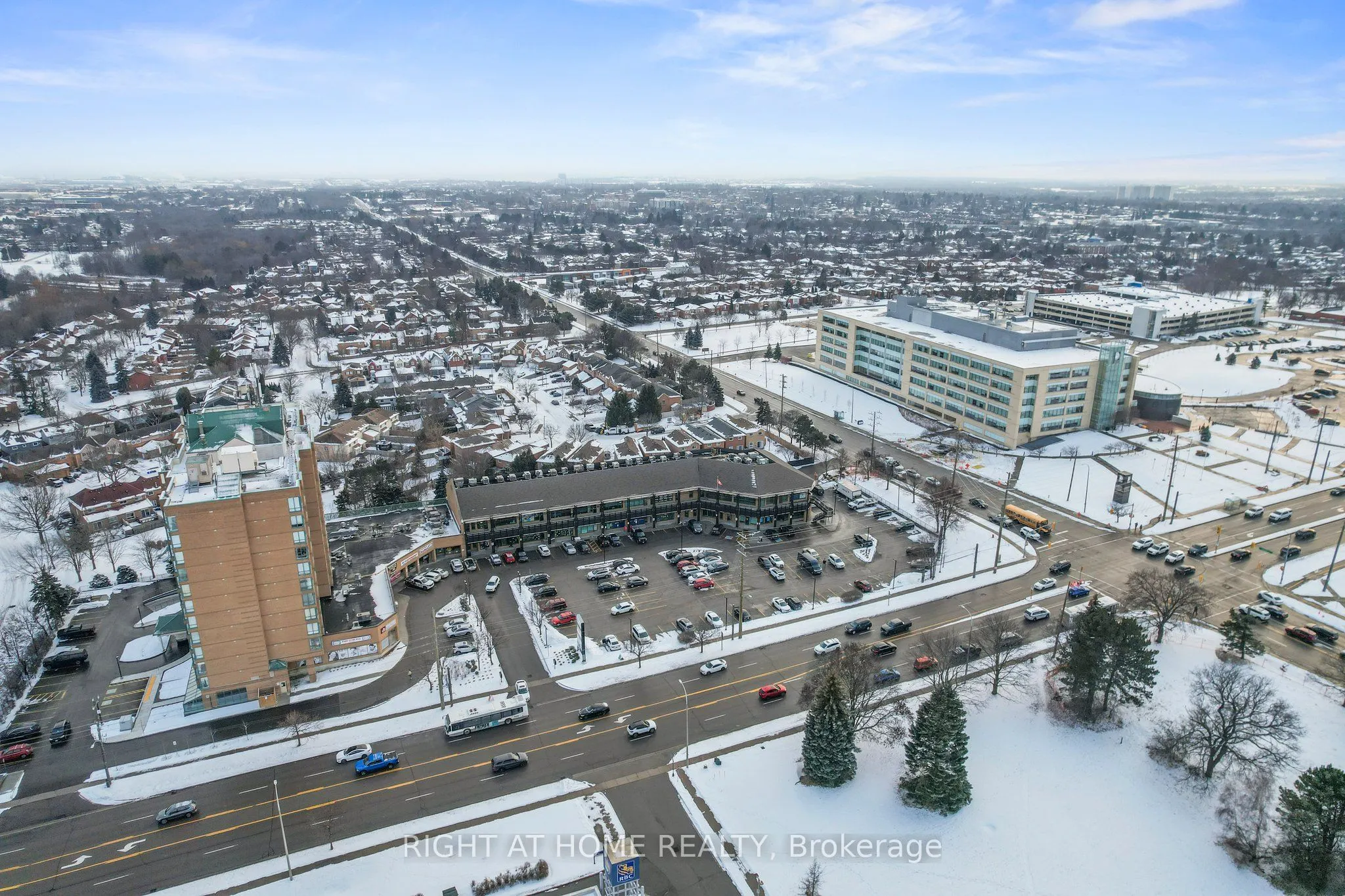 712 Rossland Road E, #415