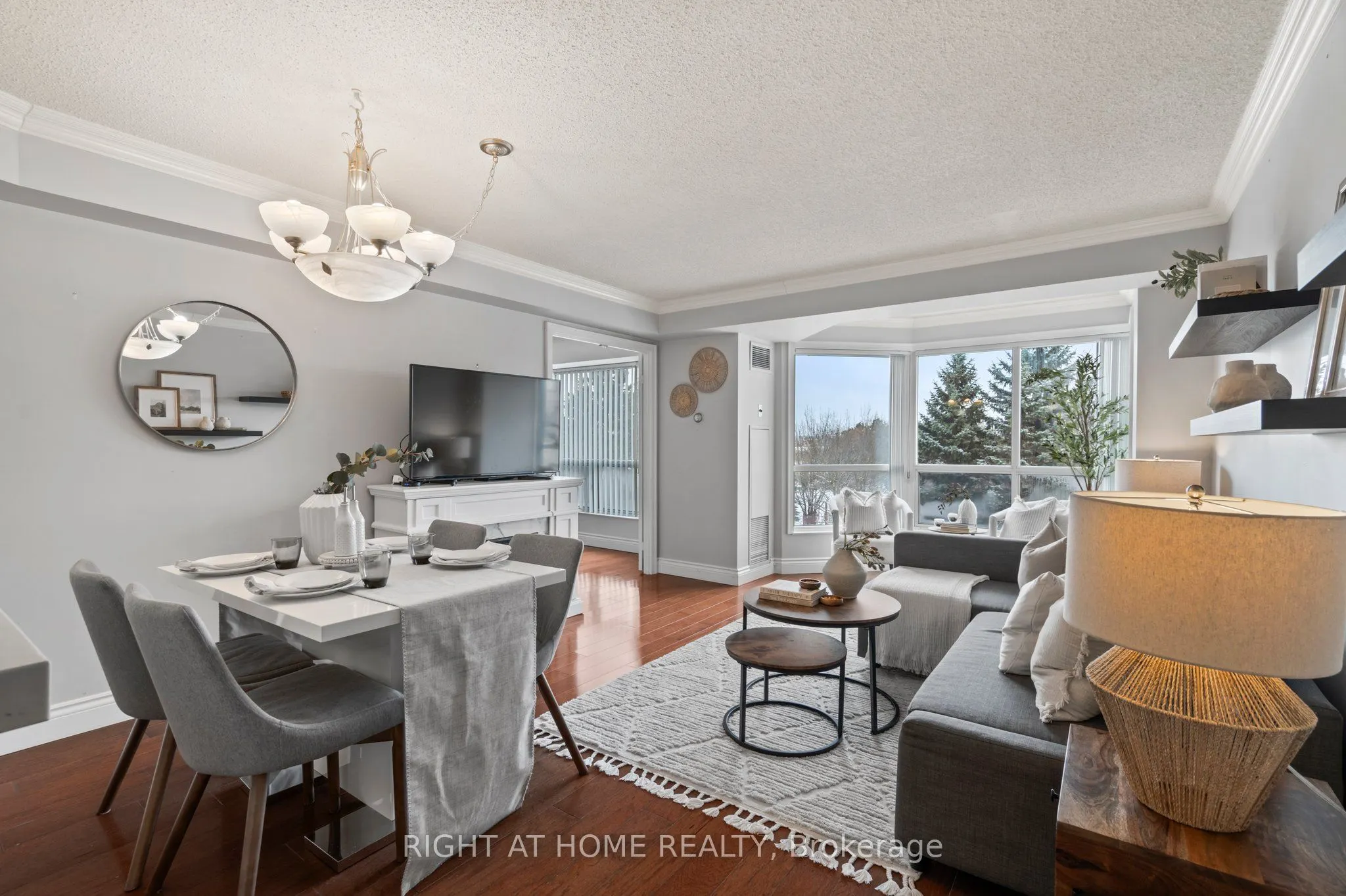 712 Rossland Road E, #415