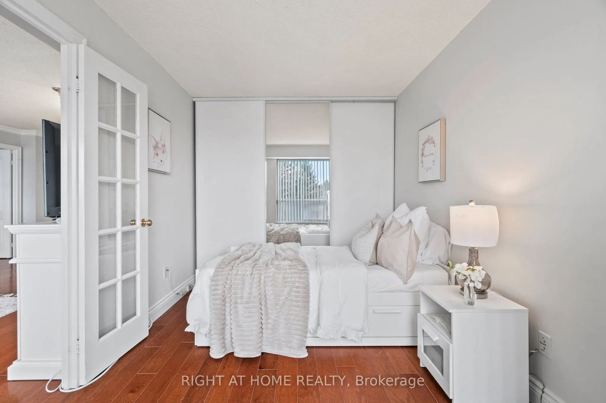 712 Rossland Road E, #415