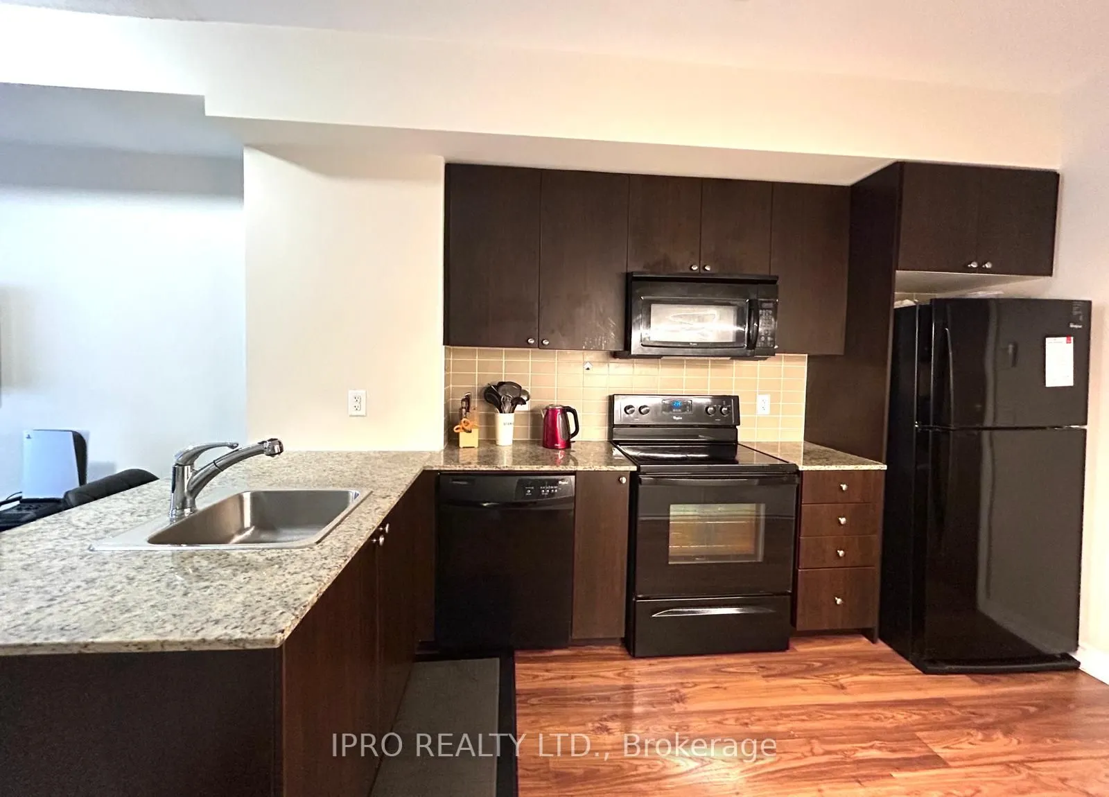 181 VILLAGE GREEN Square #214