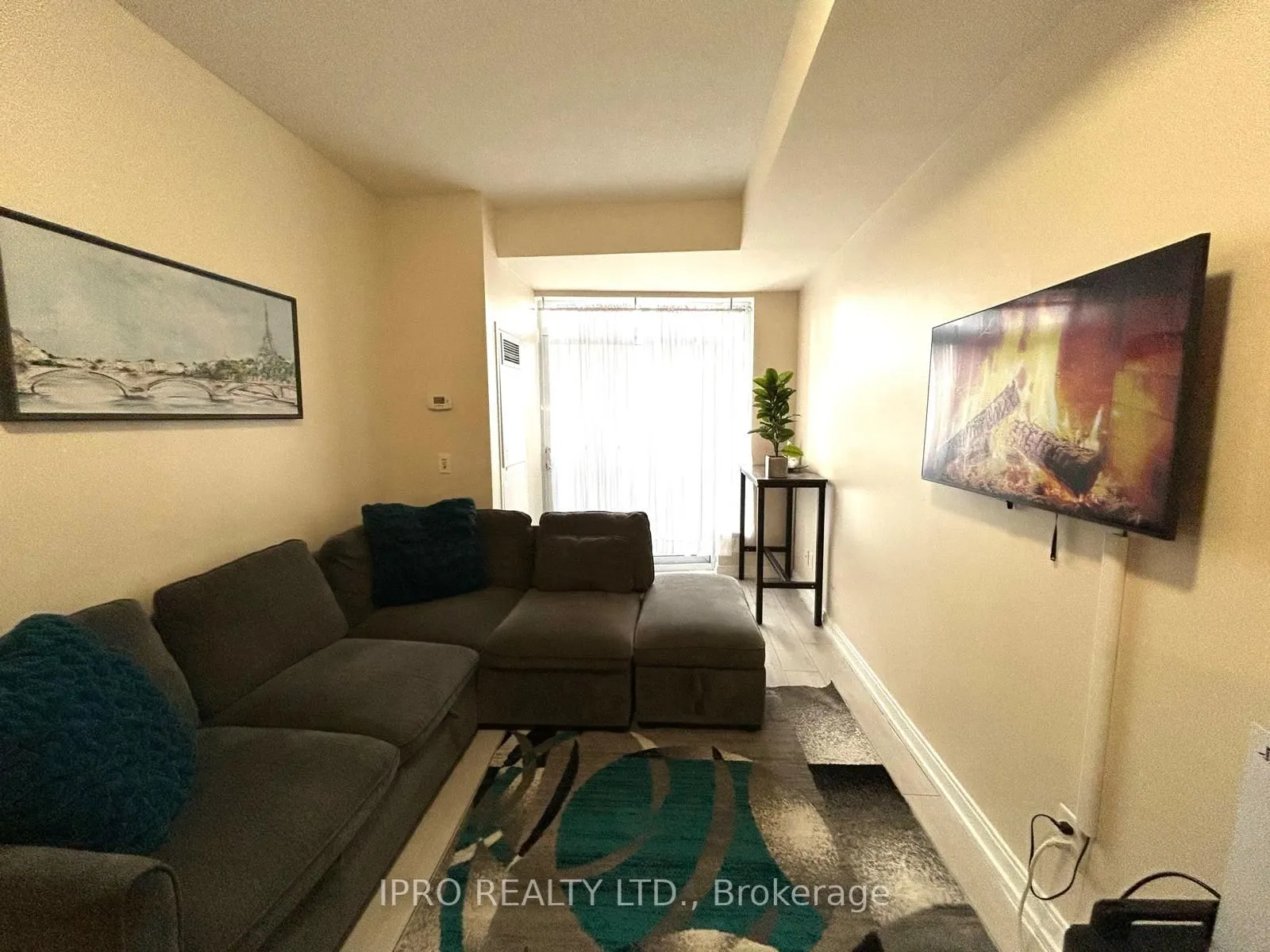 181 VILLAGE GREEN Square #214