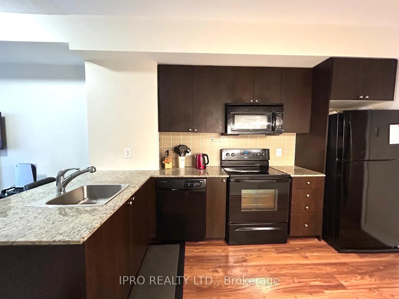 181 VILLAGE GREEN Square #214