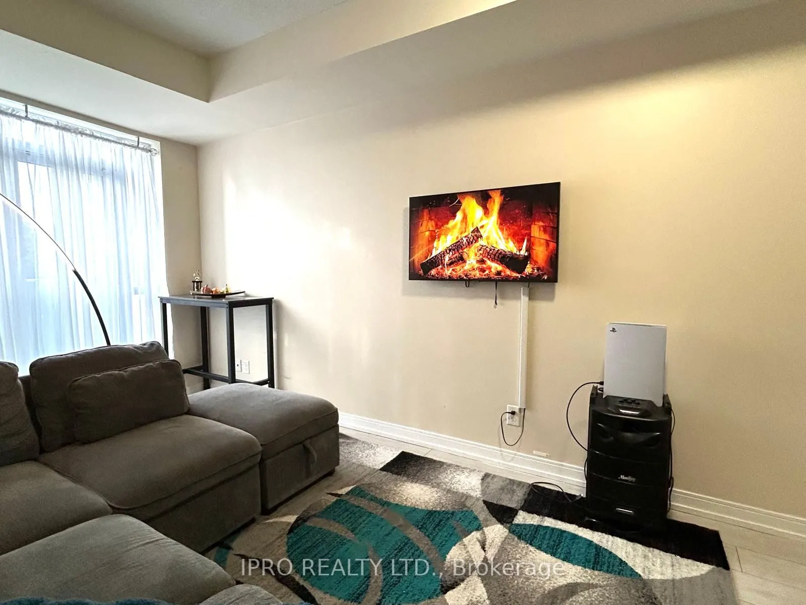 181 VILLAGE GREEN Square #214