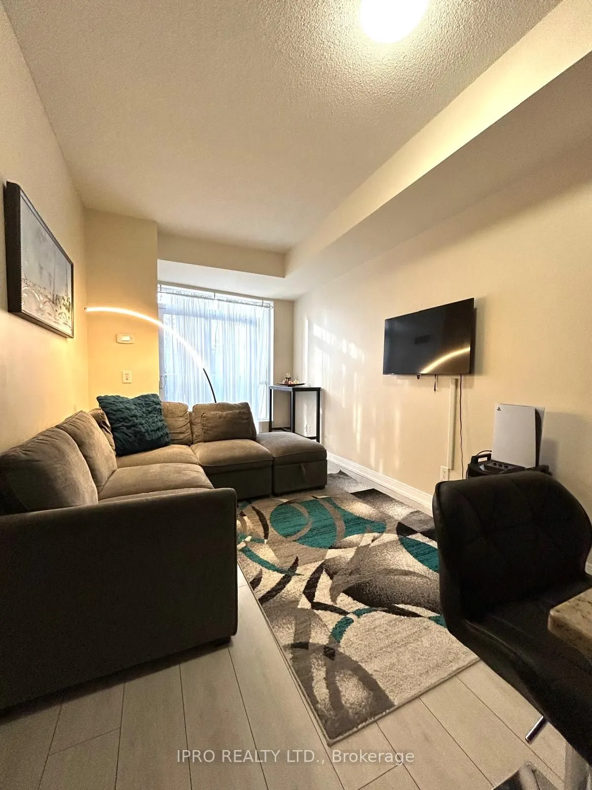 181 VILLAGE GREEN Square #214
