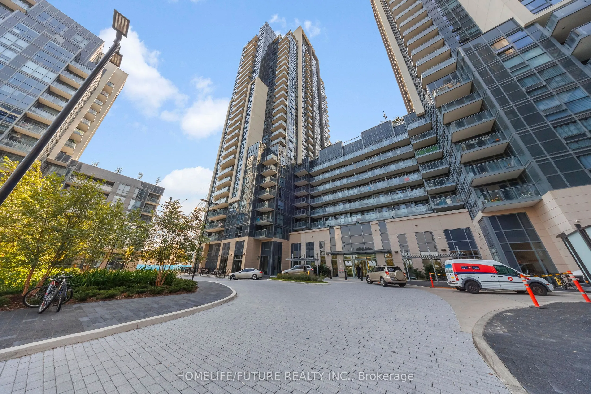 20 Meadowglen Place, #627