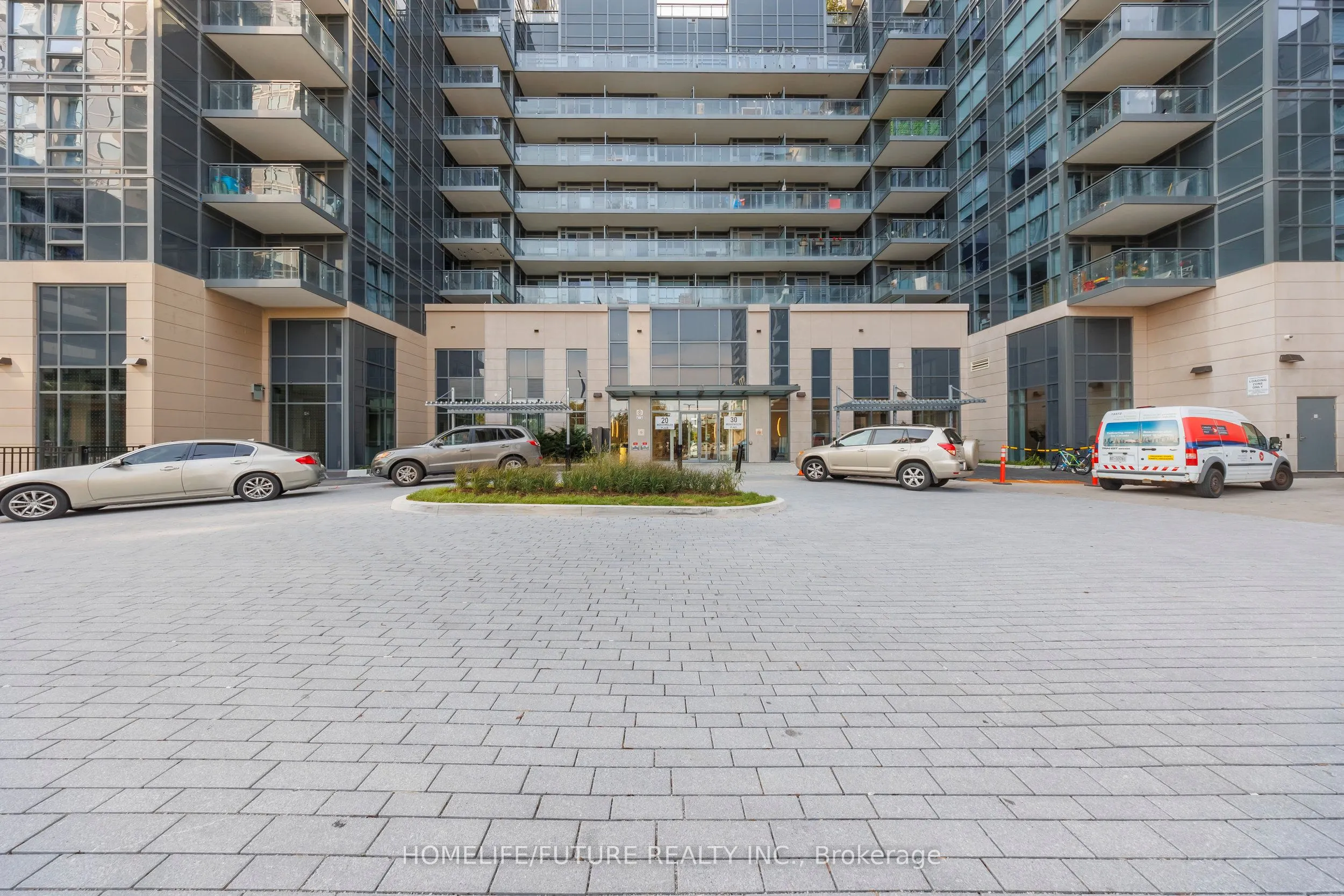 20 Meadowglen Place, #627
