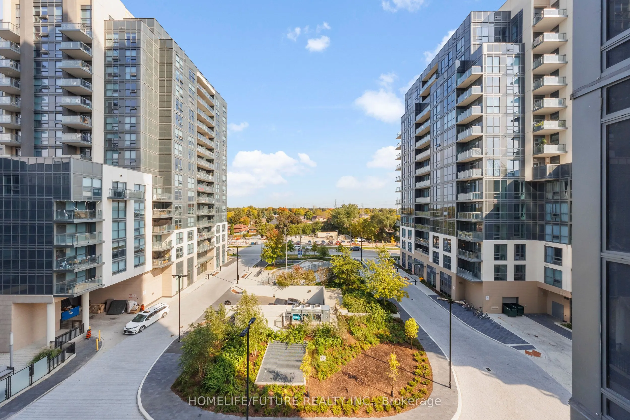 20 Meadowglen Place, #627