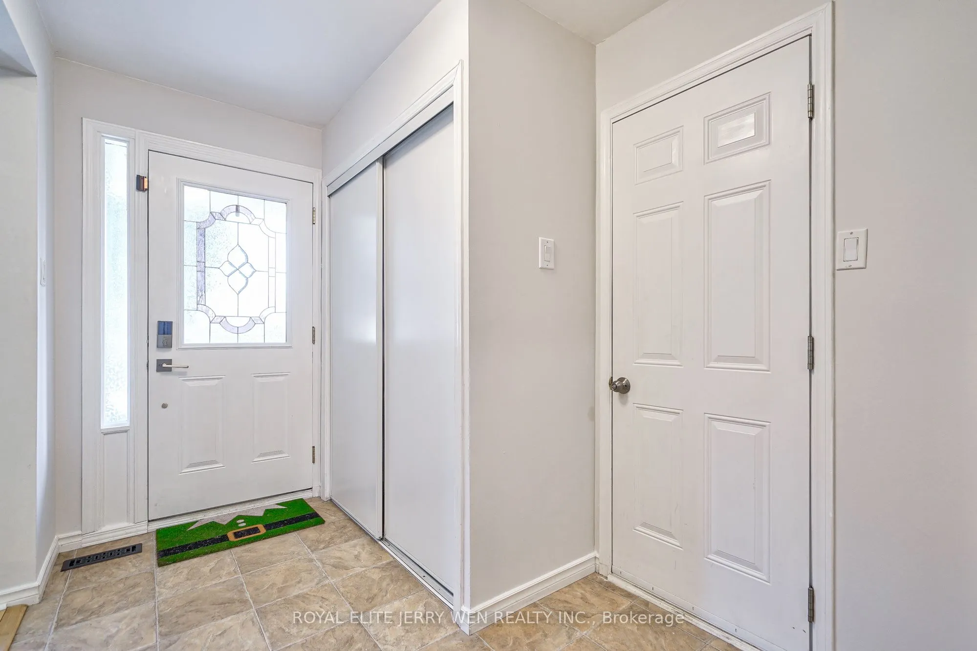 8 Deerfield Court