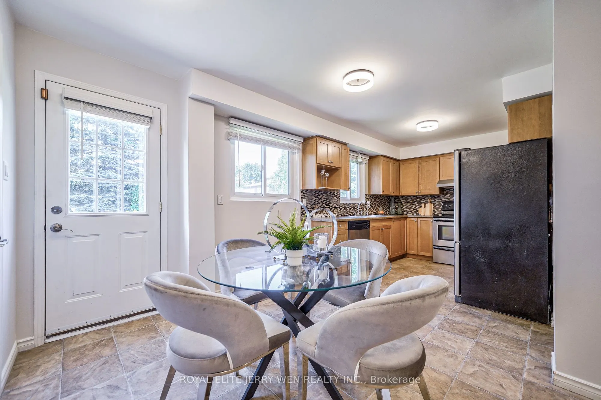 8 Deerfield Court