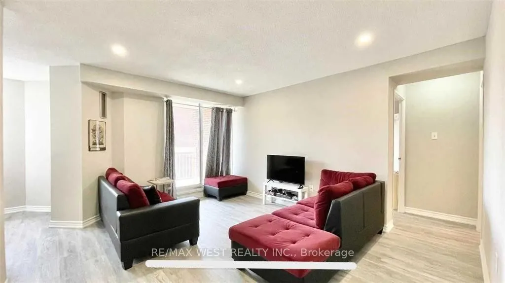 4062 Lawrence Avenue E #306