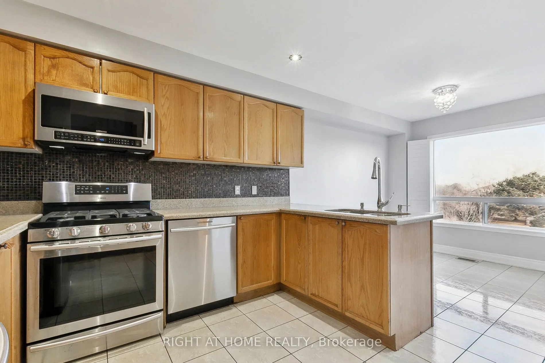 98 Jenkinson Way, #70