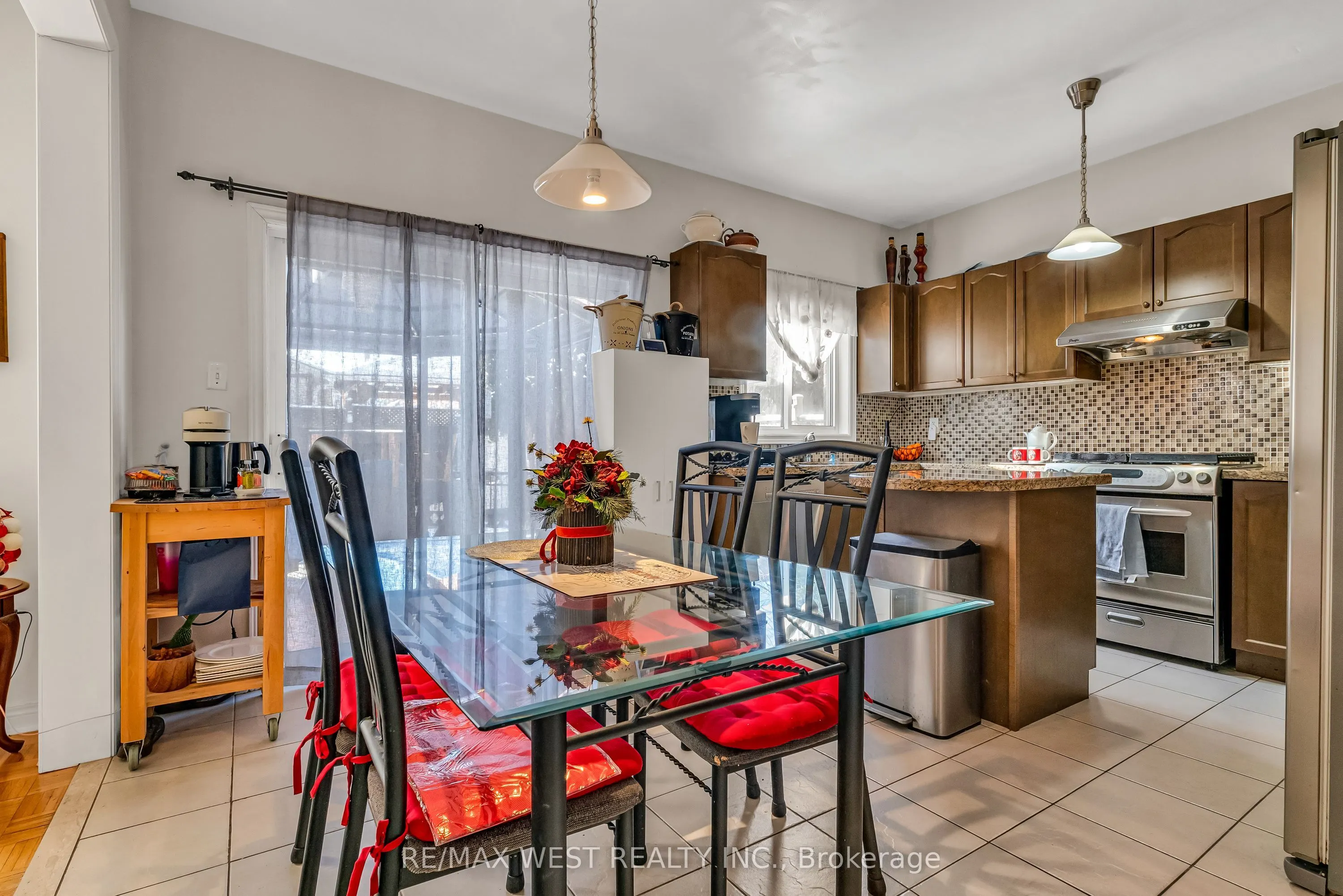 8 Lampman Drive
