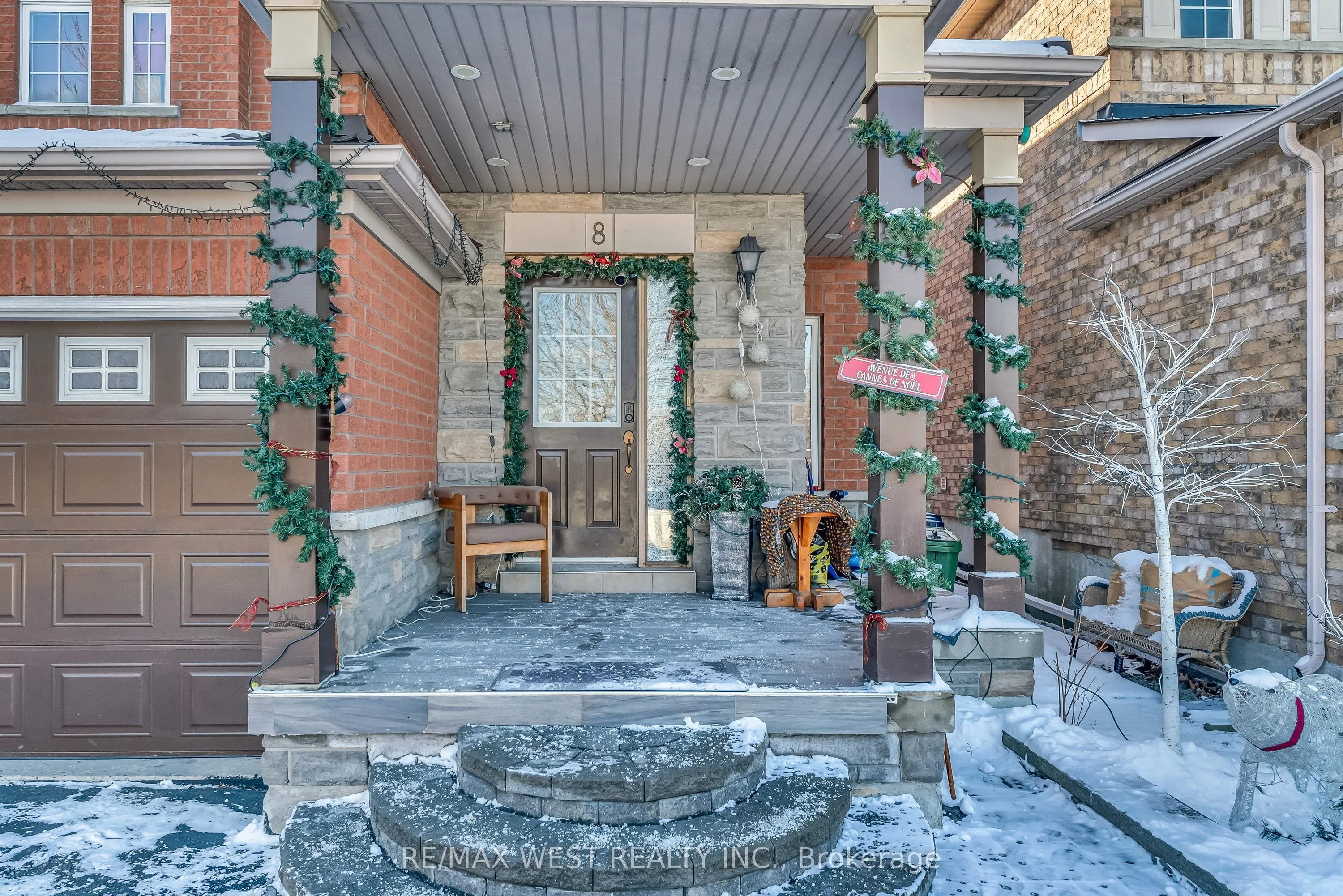 8 Lampman Drive