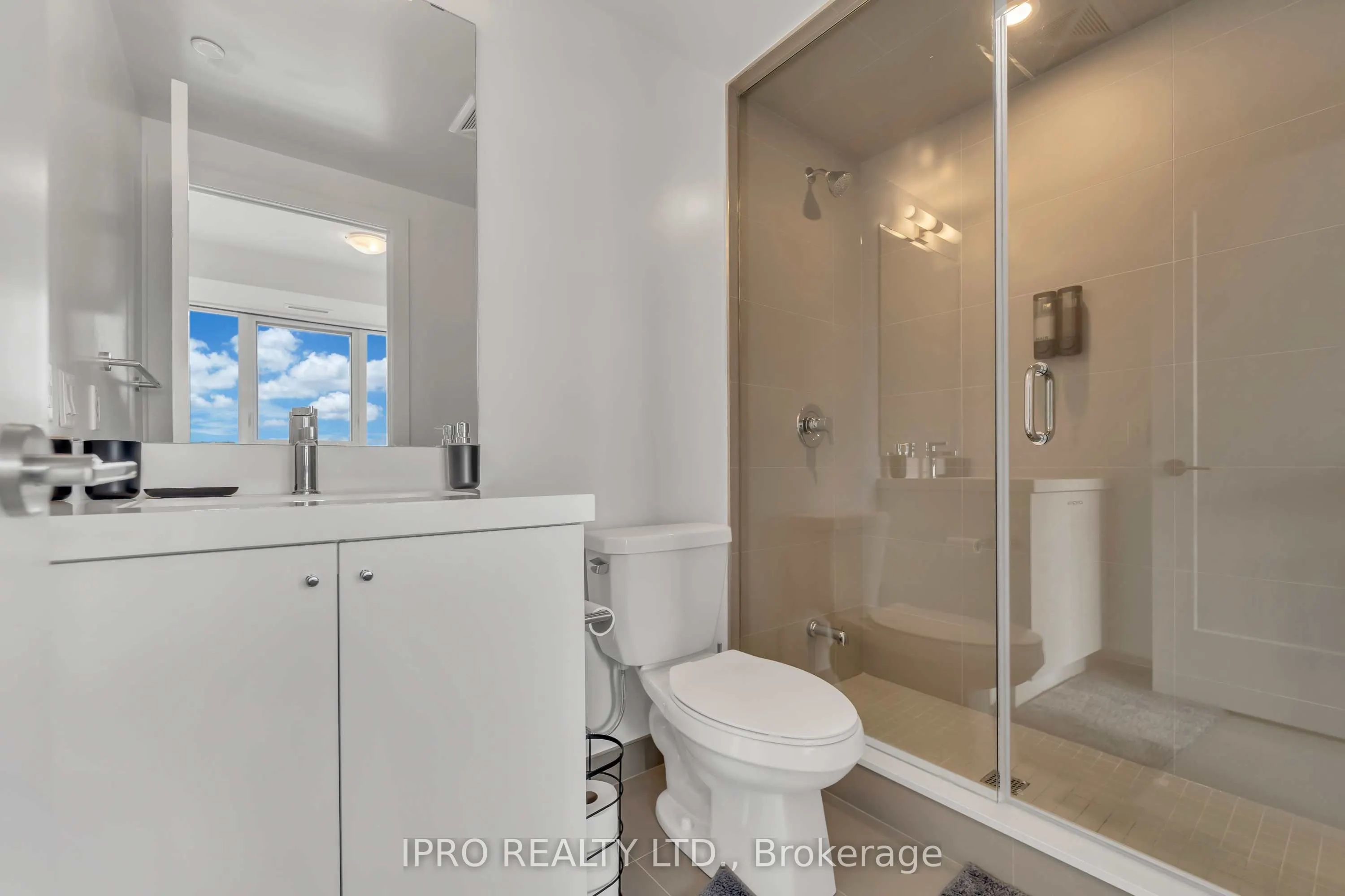 2550 Simcoe Street N, #1917
