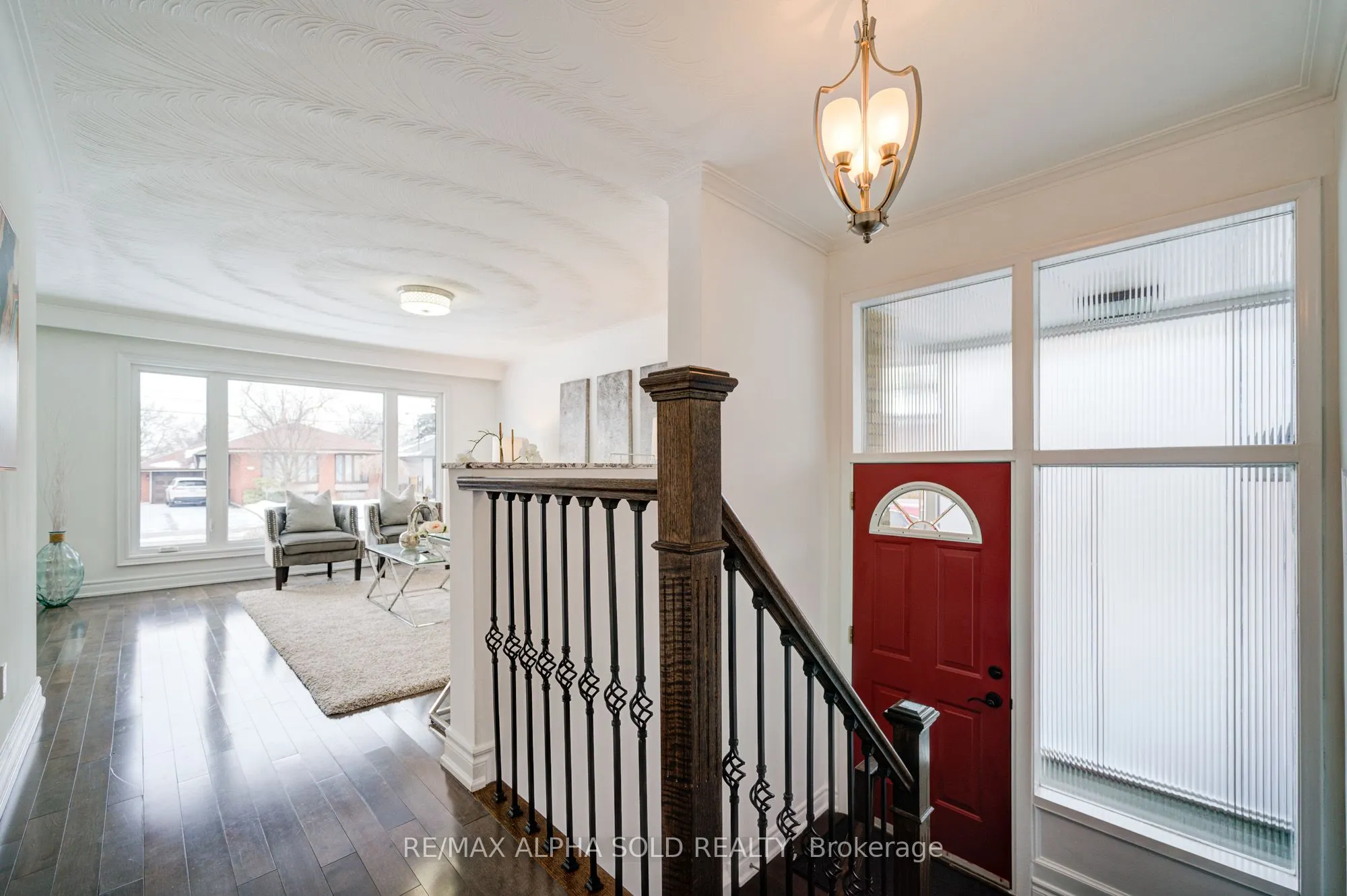 86 Lowcrest Boulevard