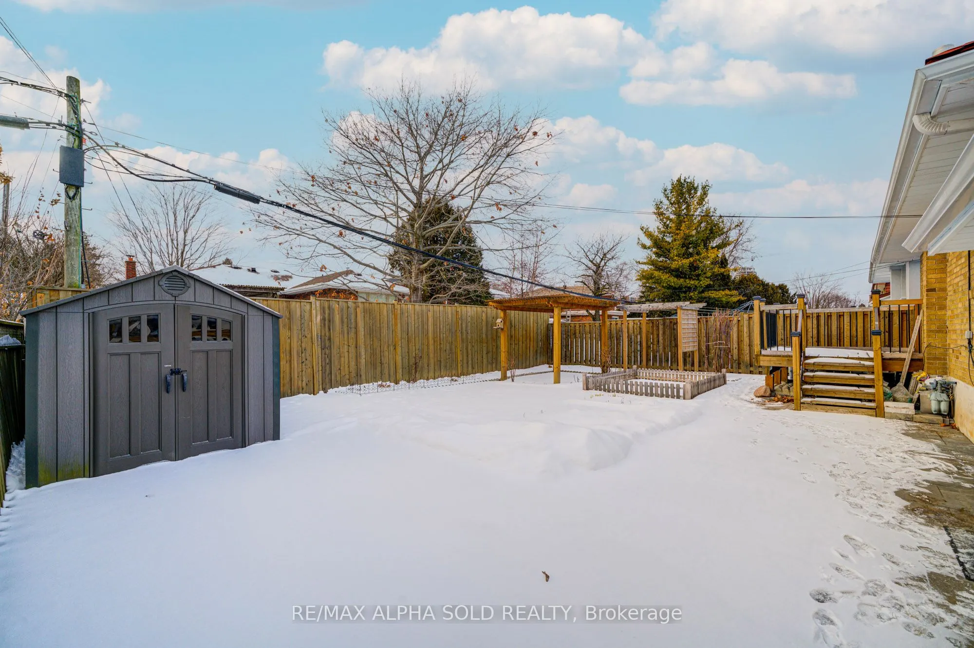 86 Lowcrest Boulevard
