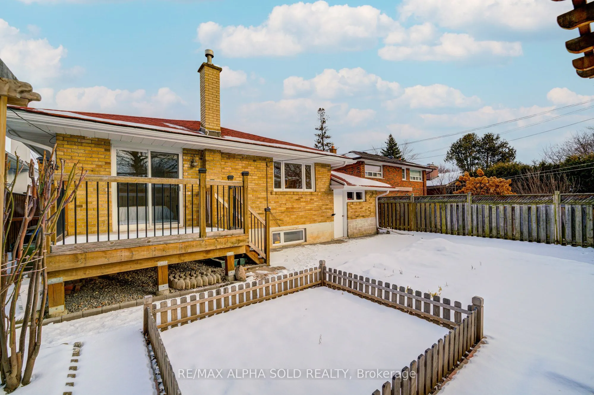 86 Lowcrest Boulevard
