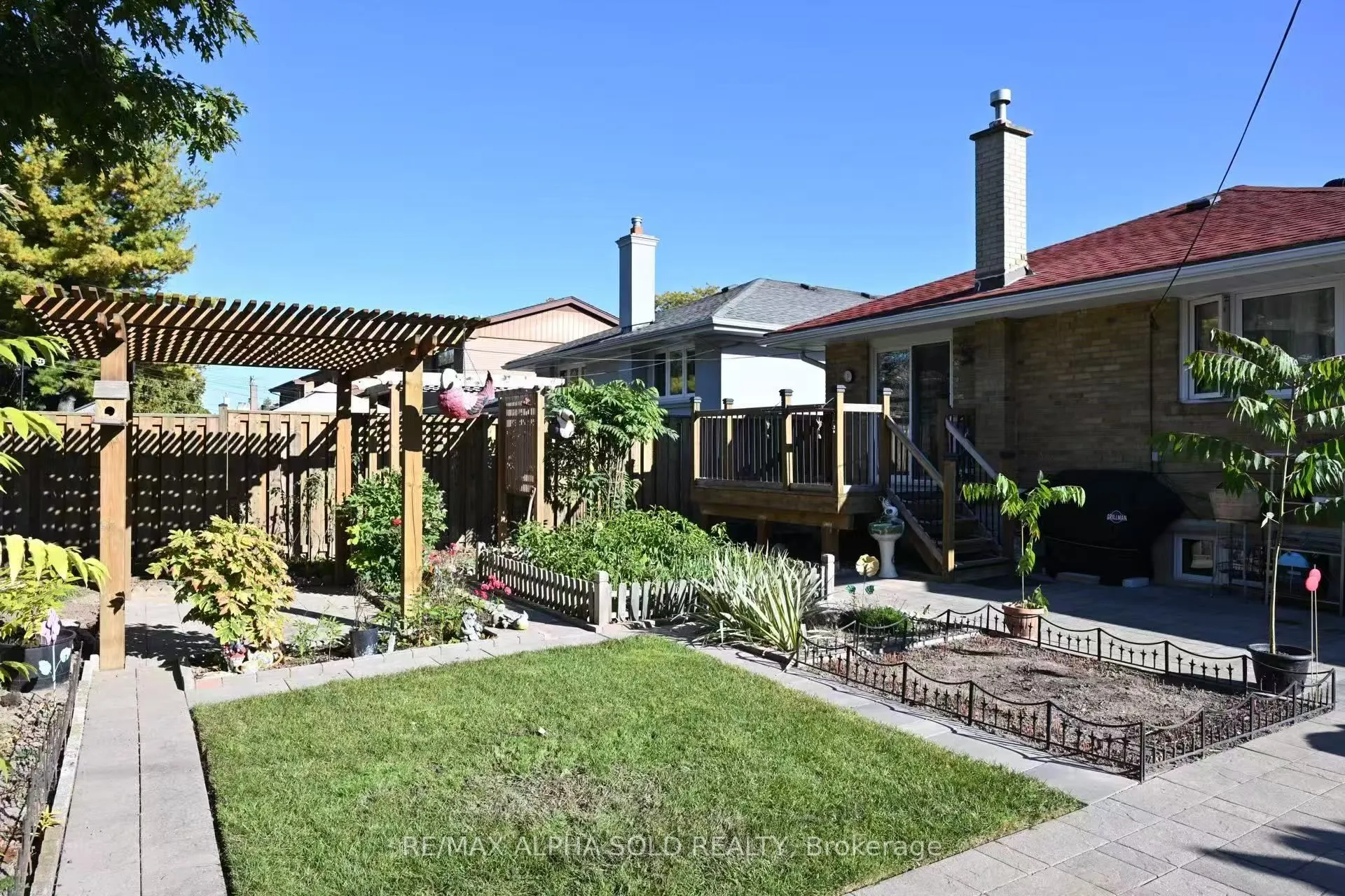 86 Lowcrest Boulevard