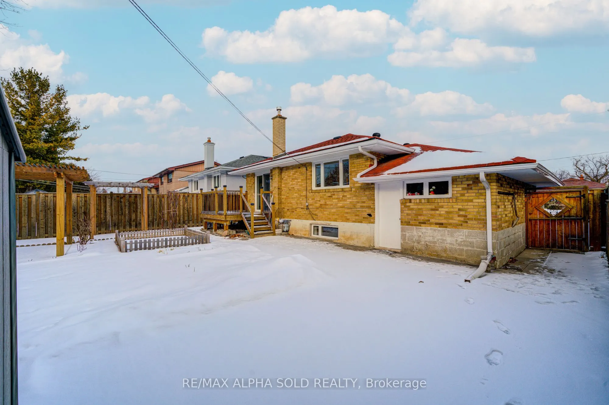 86 Lowcrest Boulevard