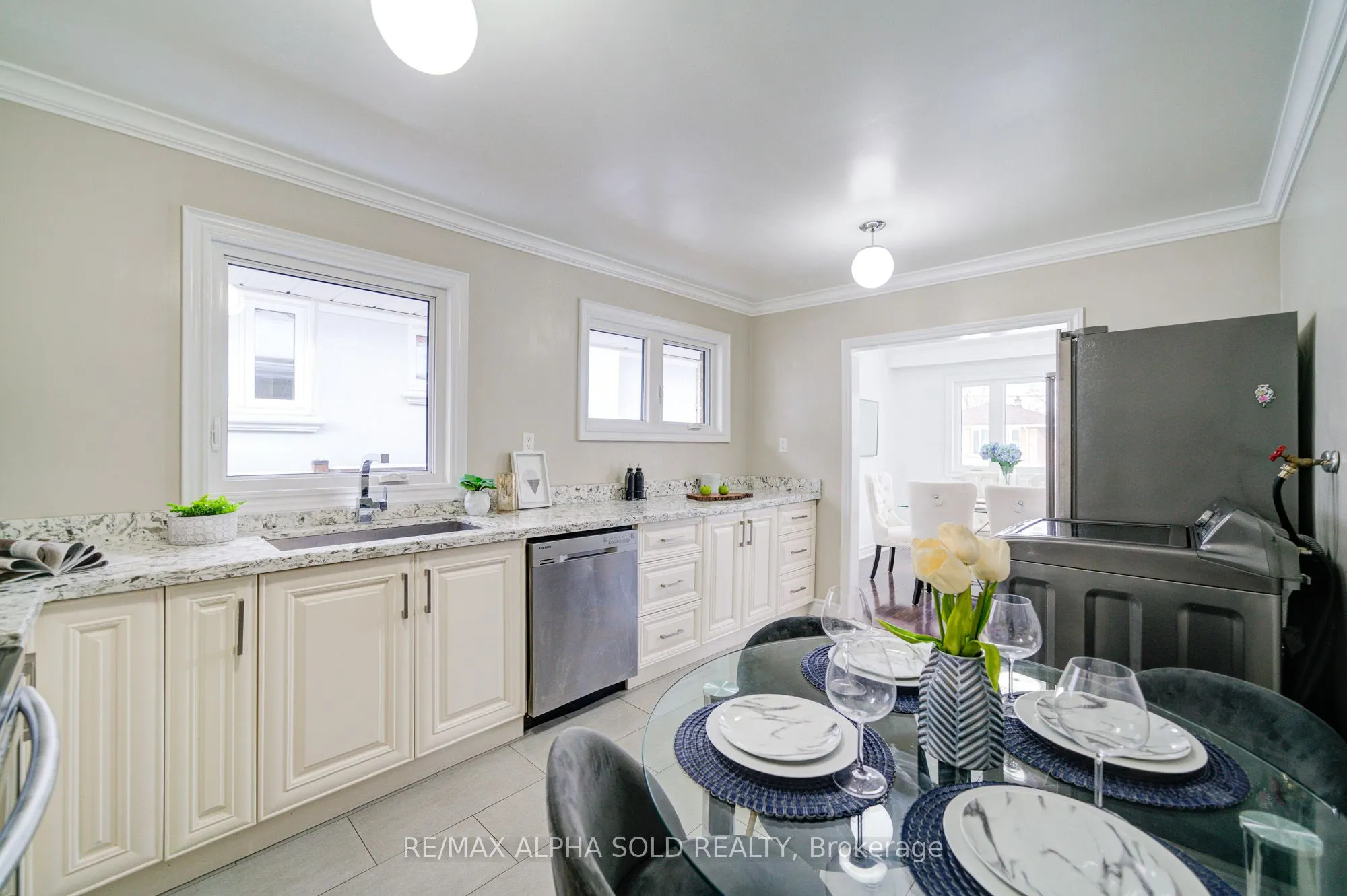 86 Lowcrest Boulevard