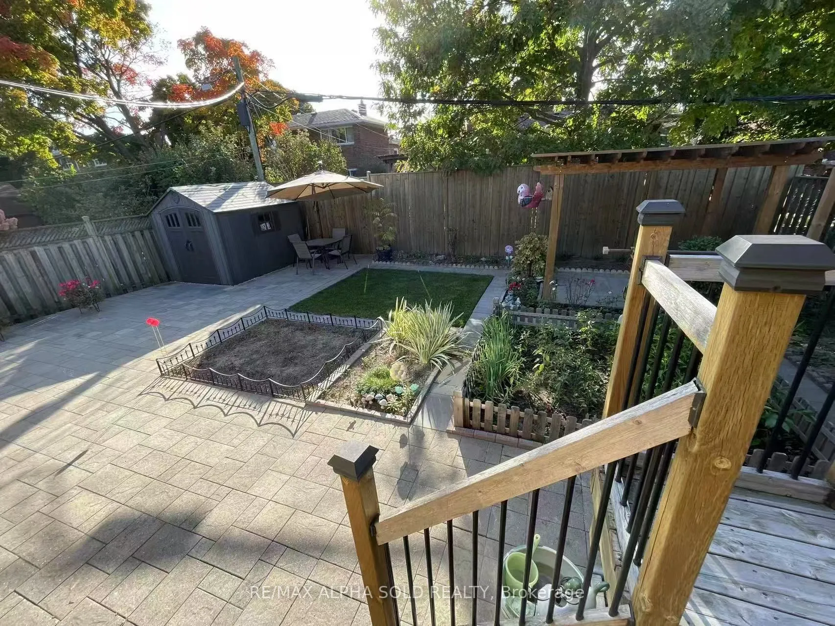86 Lowcrest Boulevard