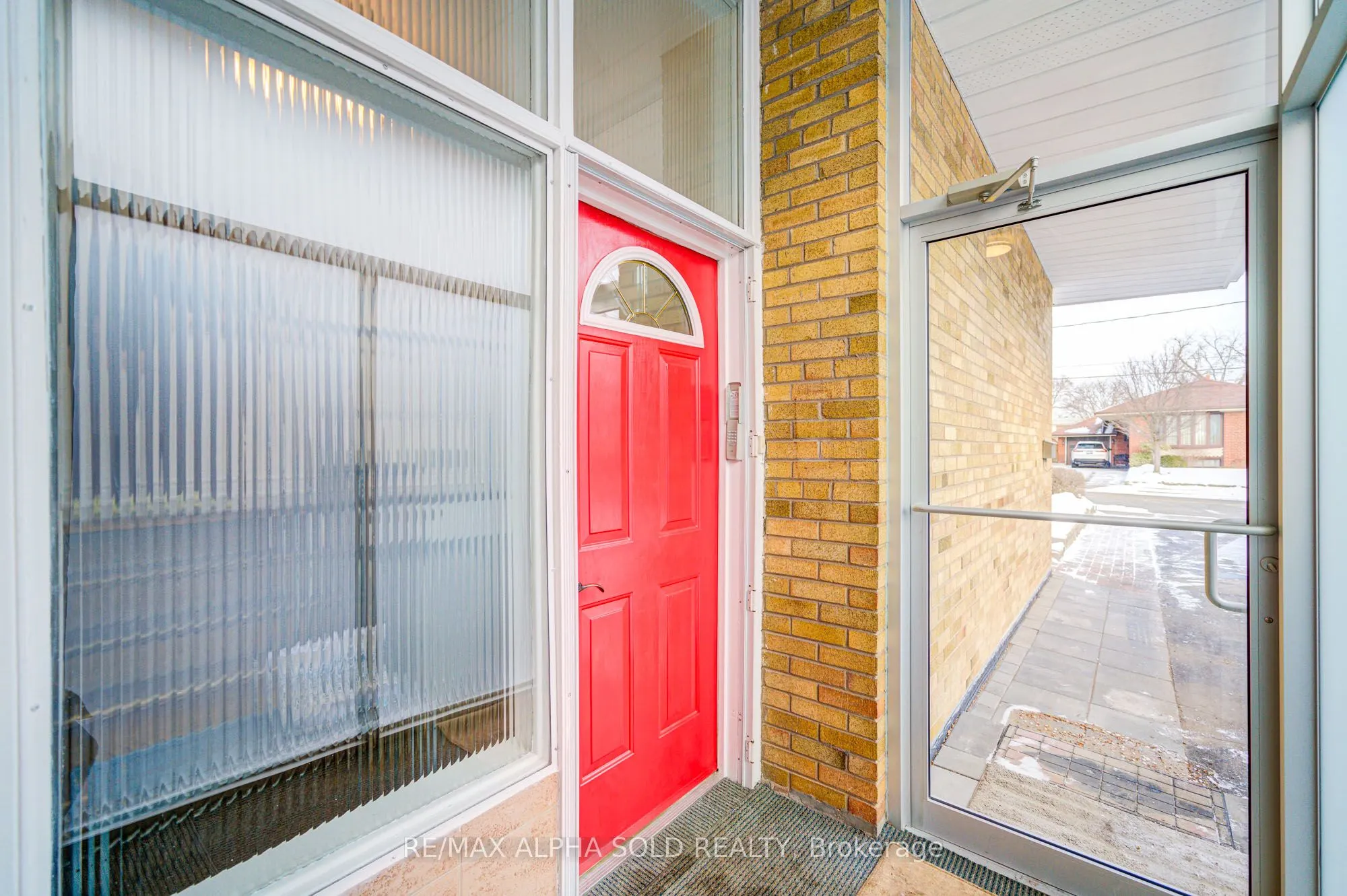 86 Lowcrest Boulevard