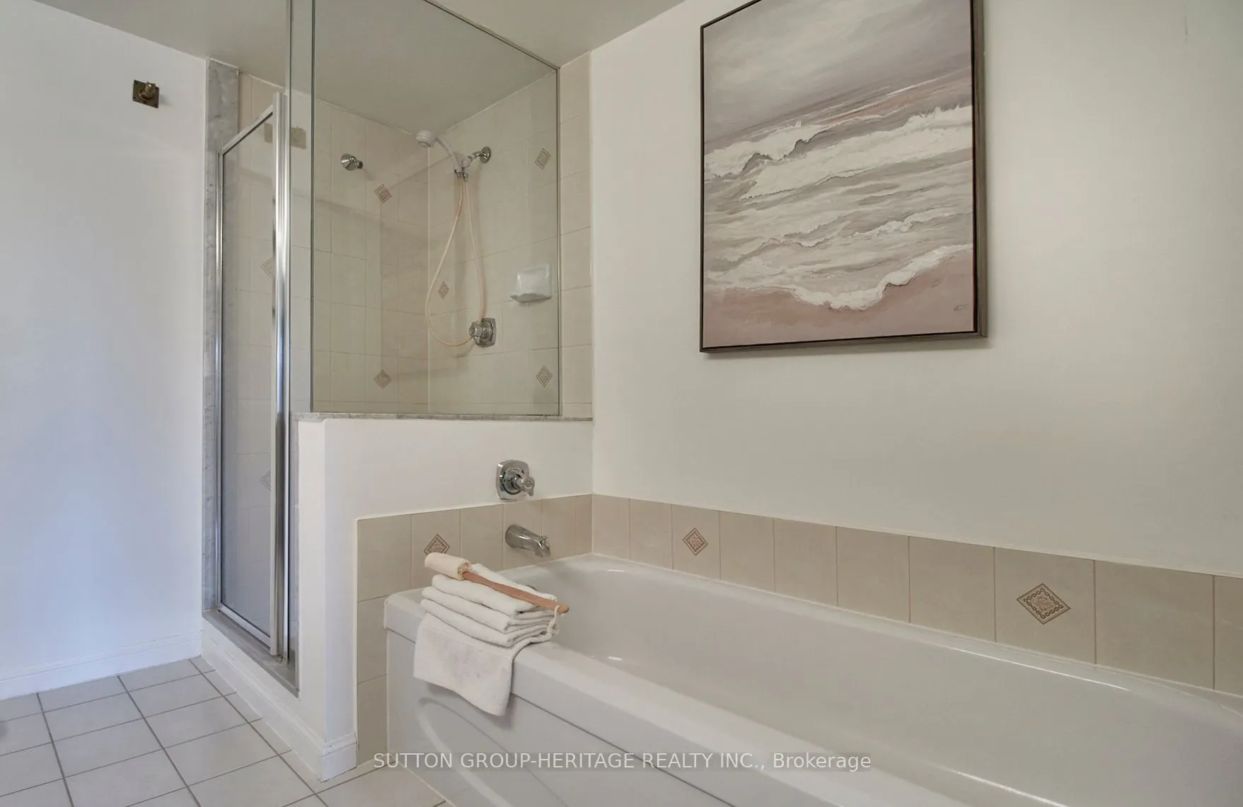 712 Rossland Road E, #401