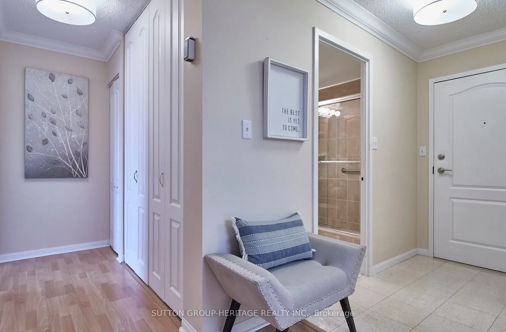 712 Rossland Road E, #401