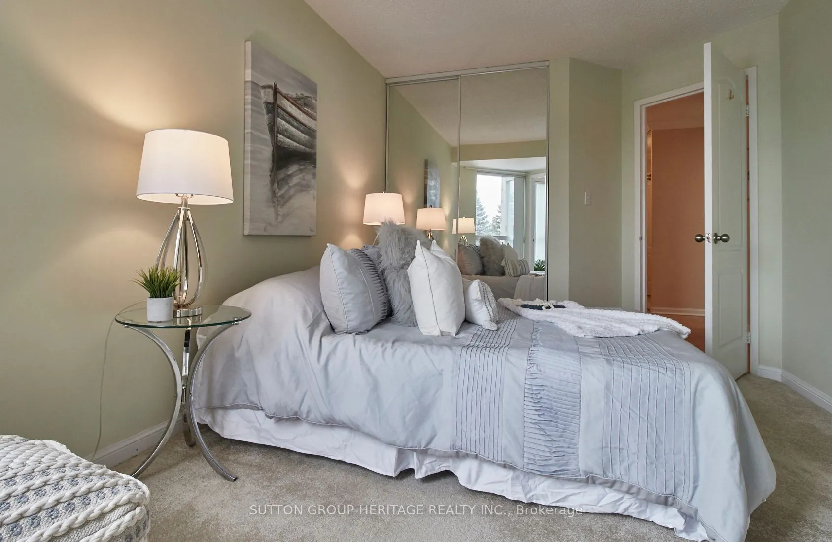 712 Rossland Road E, #401