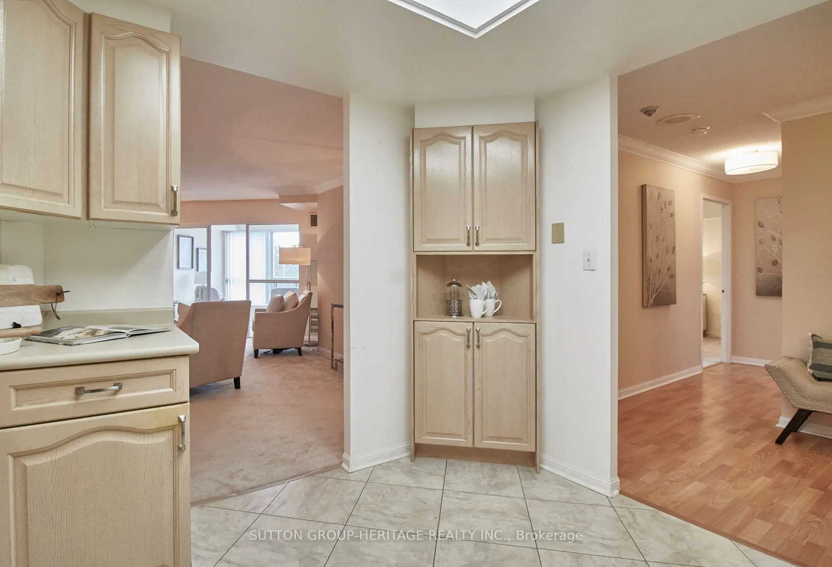 712 Rossland Road E, #401